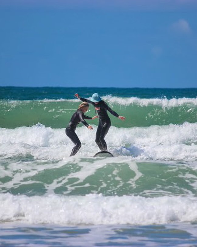골드코스트 서퍼스 파라다이드 'Go Ride a Wave' 서핑 레슨