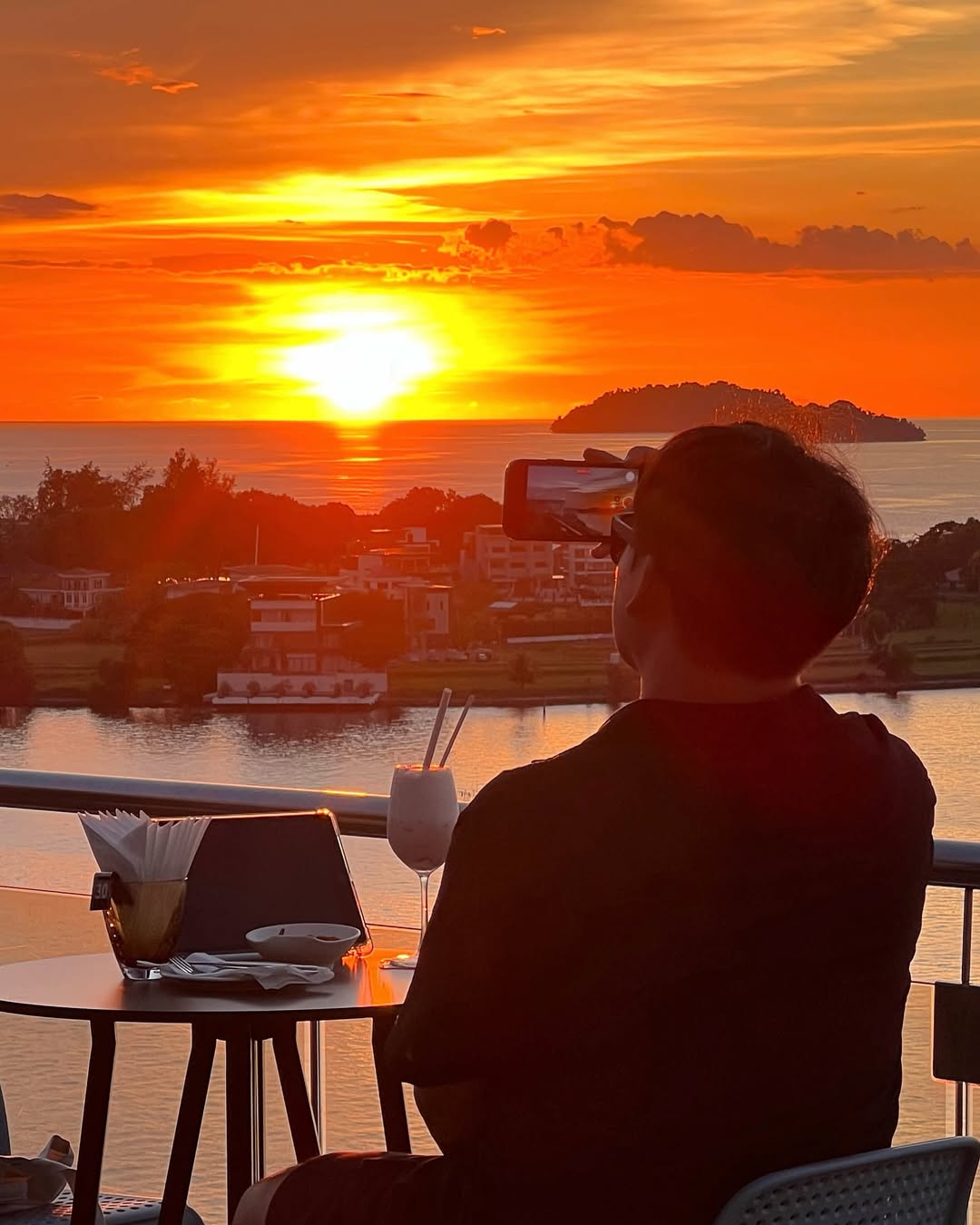 Kota Kinabalu: Le Méridien Rooftop Bar Discount Reservation