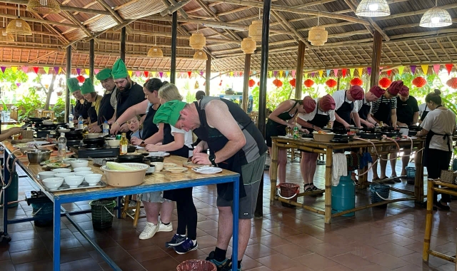 호이안 베트남 요리 쿠킹 클래스 + 시장 투어 & 코코넛숲 바구니배 체험