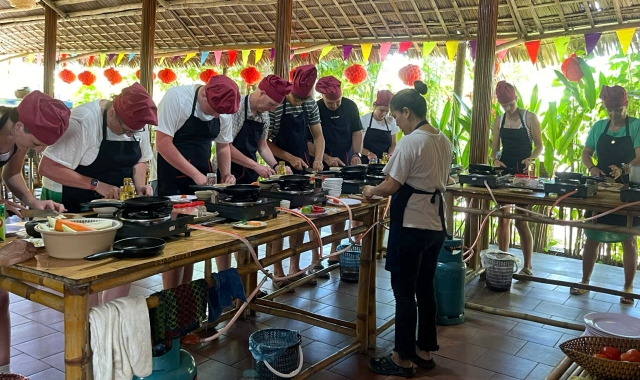 호이안 베트남 요리 쿠킹 클래스 + 시장 투어 & 코코넛숲 바구니배 체험