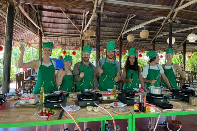 ベトナム料理教室、市場ツアー、ココナッツの森のバスケットボート