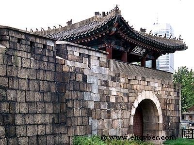 Seoul : Ghost Tour (Gwanghuimun Gate + Sindang-dong Shaman Street + Seodaemun Prison History Hall + Inwangsan Mountain)