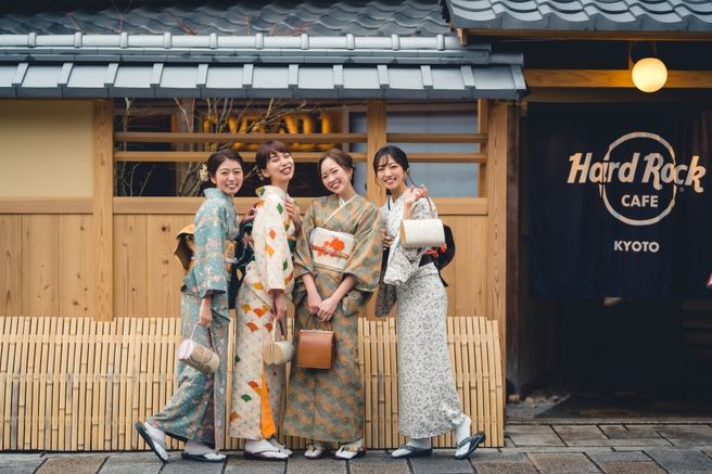 Kyoto: Kimono Rental Shop Ray Gion