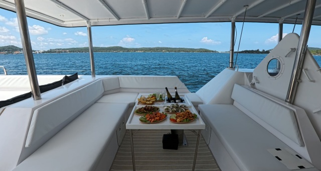 나트랑 그랜드 요트 투어 (스노클링, 선상 식사, 야경 감상, 요트 호핑)