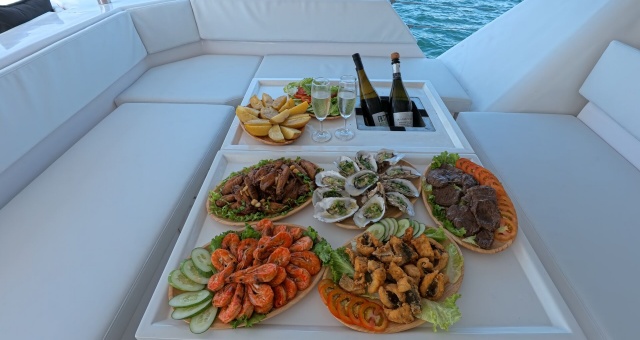 나트랑 그랜드 요트 투어 (스노클링, 선상 식사, 야경 감상, 요트 호핑)