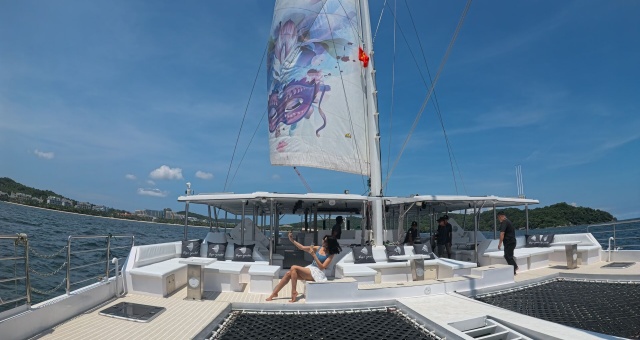 나트랑 그랜드 요트 투어 (스노클링, 선상 식사, 야경 감상, 요트 호핑)