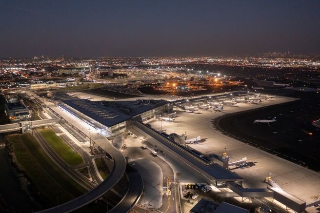 New York: Newark Liberty / LaGuardia Airport Pickup & Drop-off Service