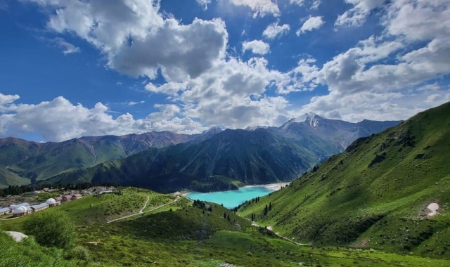 Big Almaty Lake Tour - To Almaarasan Hot Springs via Car / Hike Tour