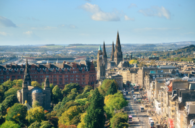 Big Bus Edinburgh Hop-on Hop-off Tour (1/2 Days)