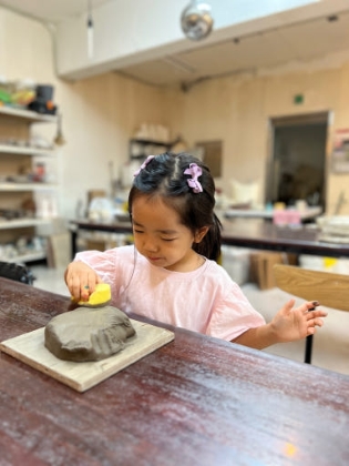 서울 강남 '세라듀(CERADU)' 어린이 도예 클래스 2가지 작품 (물레 / 핸드빌딩 / 페인팅 / 그림컵)