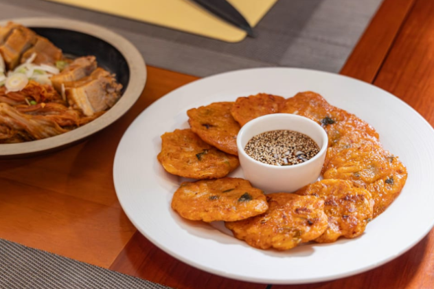 Seoul: Wine Pairing Kimchi Cooking Class with a Sommelier in Jongno