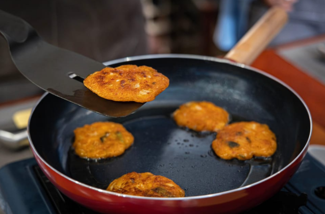 Seoul: Wine Pairing Kimchi Cooking Class with a Sommelier in Jongno