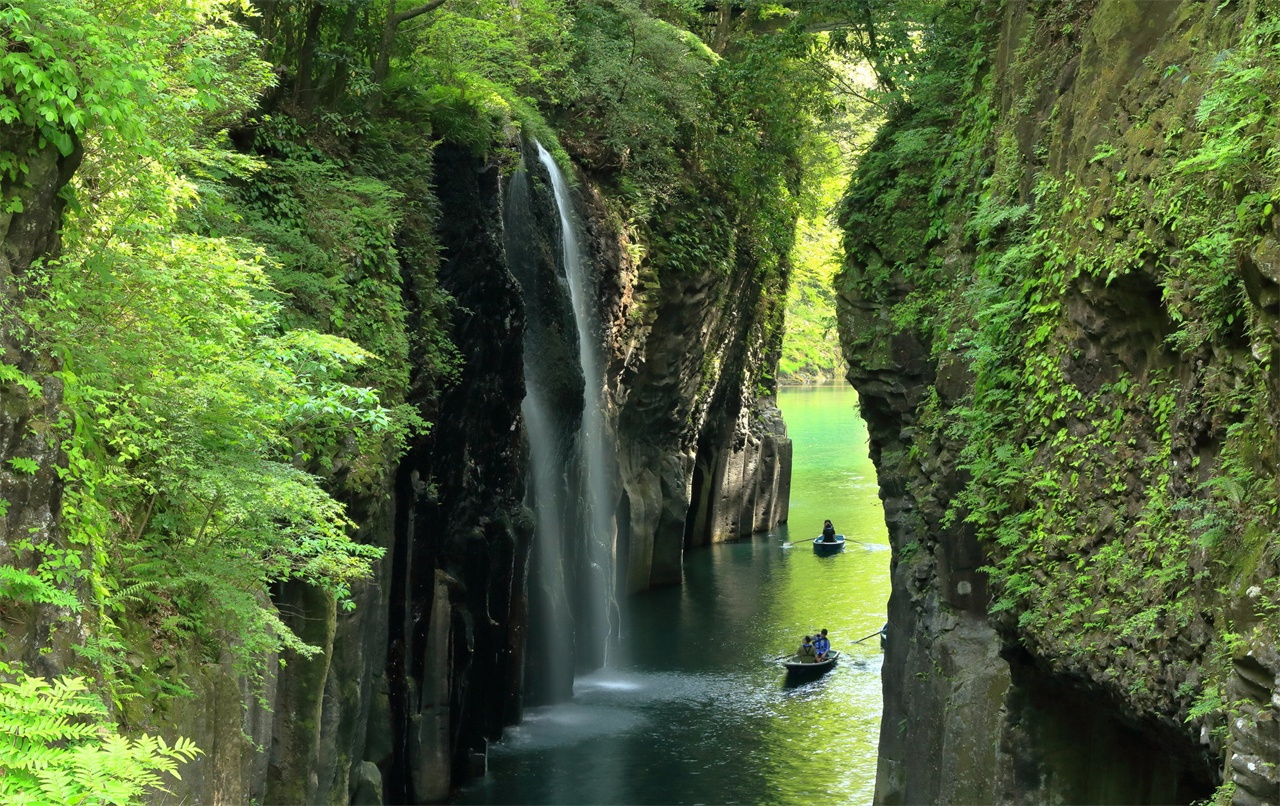 Fukuoka: Takachiho Valley & Mt. Aso Day Tour (Lunch Included)