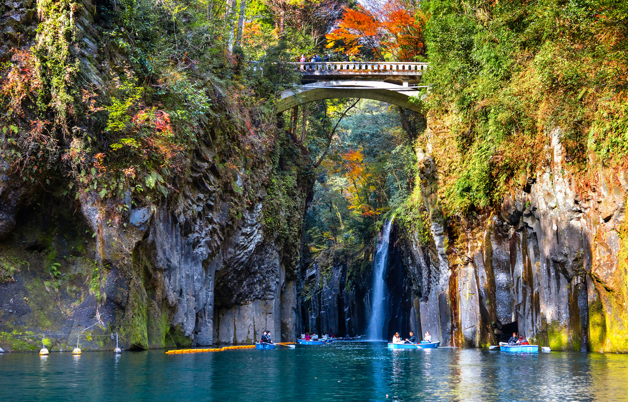 Fukuoka: Takachiho Valley & Mt. Aso Day Tour (Lunch Included)