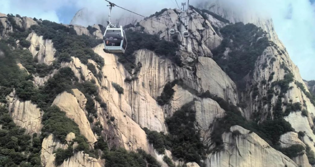Xi'an Huashan One-Day Tour (West-Up, North-Down Route)