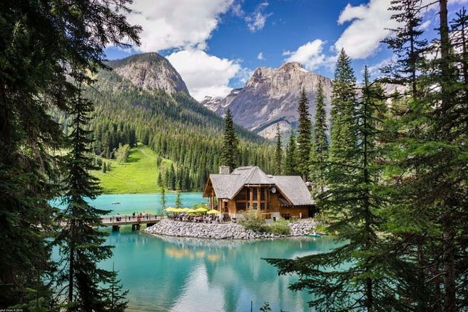Moraine & Louise & Emerald Lake & Johnston Canyon Tour