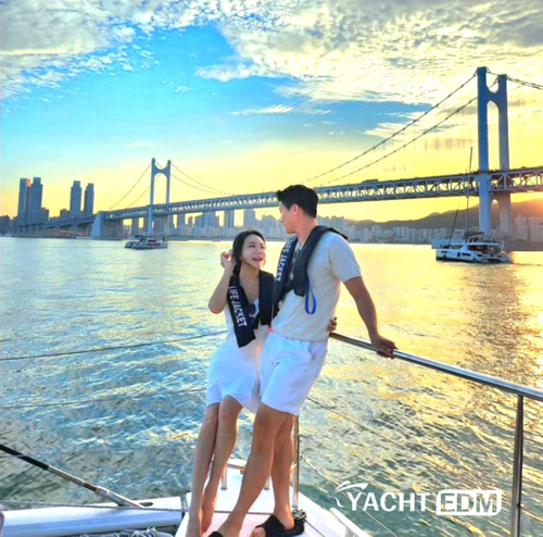 釜山 海雲台(ヘウンデ) 'ヨットジュン' KPOPミュージックヨットツアー