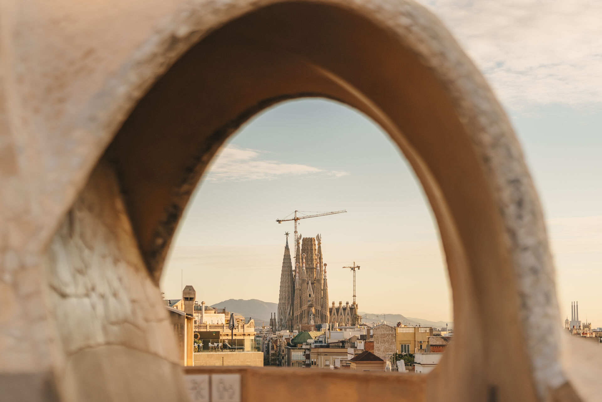 [투어펠리스] [차량/전일] 가우디 카사밀라 + 바뜨요 + 구엘공원 + 사그라다 성당 4곳 내부 투어 (티켓 대행)