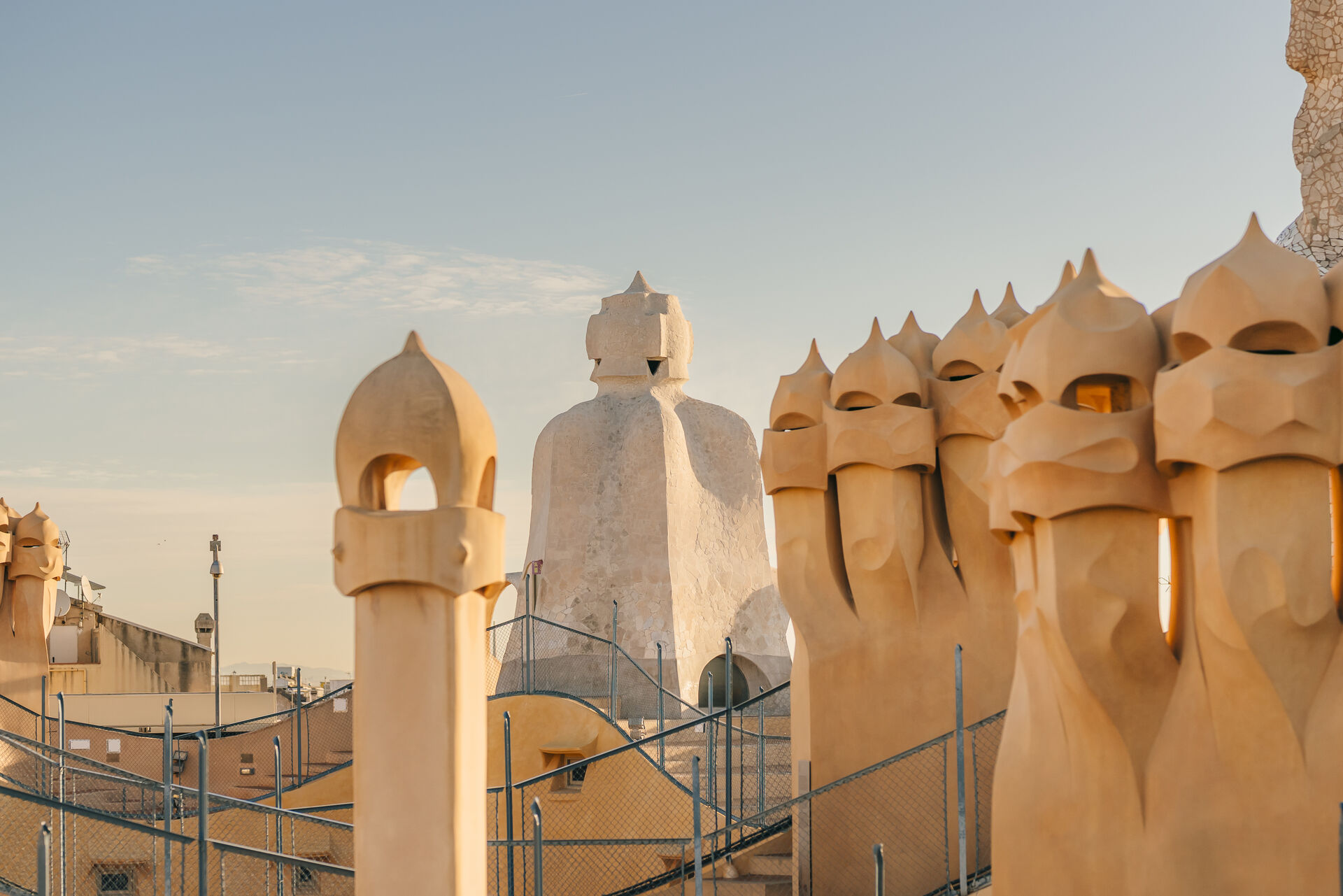 [투어펠리스] [차량/전일] 가우디 카사밀라 + 바뜨요 + 구엘공원 + 사그라다 성당 4곳 내부 투어 (티켓 대행)