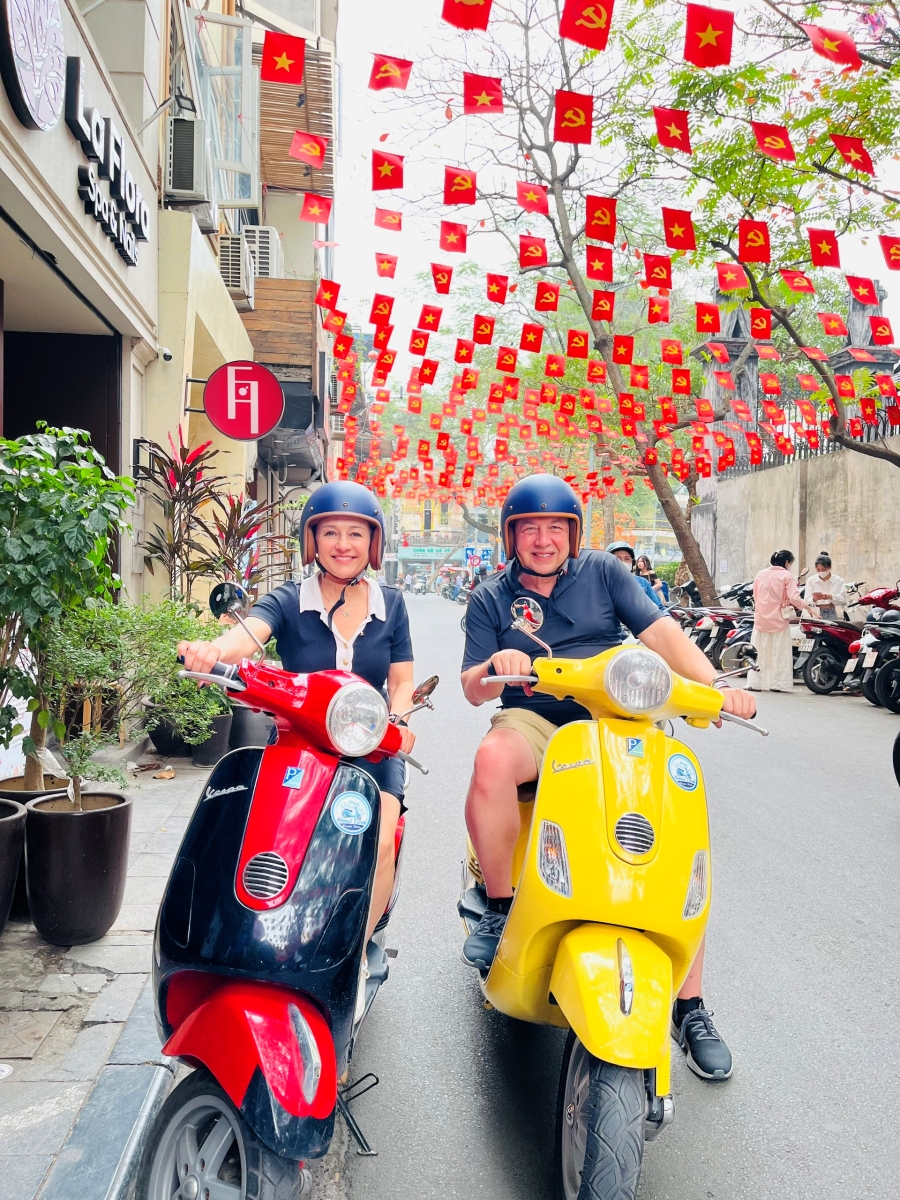 하노이 하이라이트 베스파 스쿠터 투어 - 로컬, 문화 그리고 길거리 음식 (WAUG Exclusive)