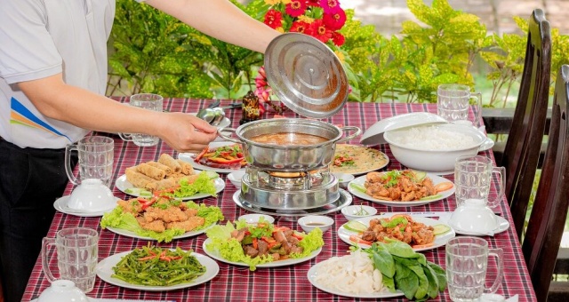 나트랑 양베이 폭포 투어 (악어 농장, 전통 공연, 자연 온천 수영장)