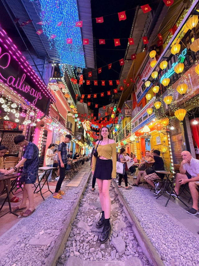 하노이 밤거리를 달리는 베스파 스쿠터 투어 - 길거리 음식, 밤 무드 그리고 펀 라이딩! (WAUG Exclusive)