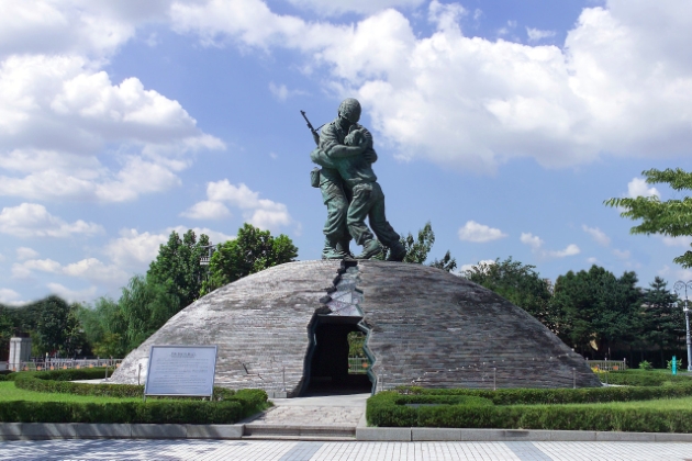 Seoul: Korean War History Food Walking Tour(War Memorial of Korea, Budae Jjigae, Namdaemun Market, Traditional Teahouse)