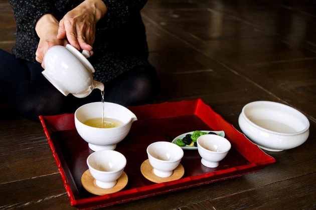 Seoul: Gyeongbokgung & Insa-dong Gastroventure Day Tour (Palace Guard Change, Kimchi Making, Tea Museum)