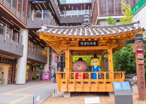 Seoul: Gyeongbokgung & Insa-dong Gastroventure Day Tour (Palace Guard Change, Kimchi Making, Tea Museum)