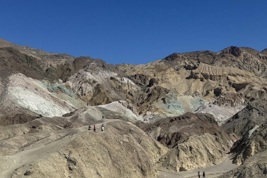 Las Vegas: Death Valley, Seven Magic Mountains & Welcome to Fabulous Las Vegas Sign Private Tour
