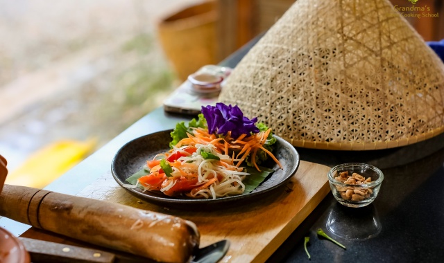 チェンマイおばあちゃんの家庭料理クッキングクラス（ホテル送迎付き）