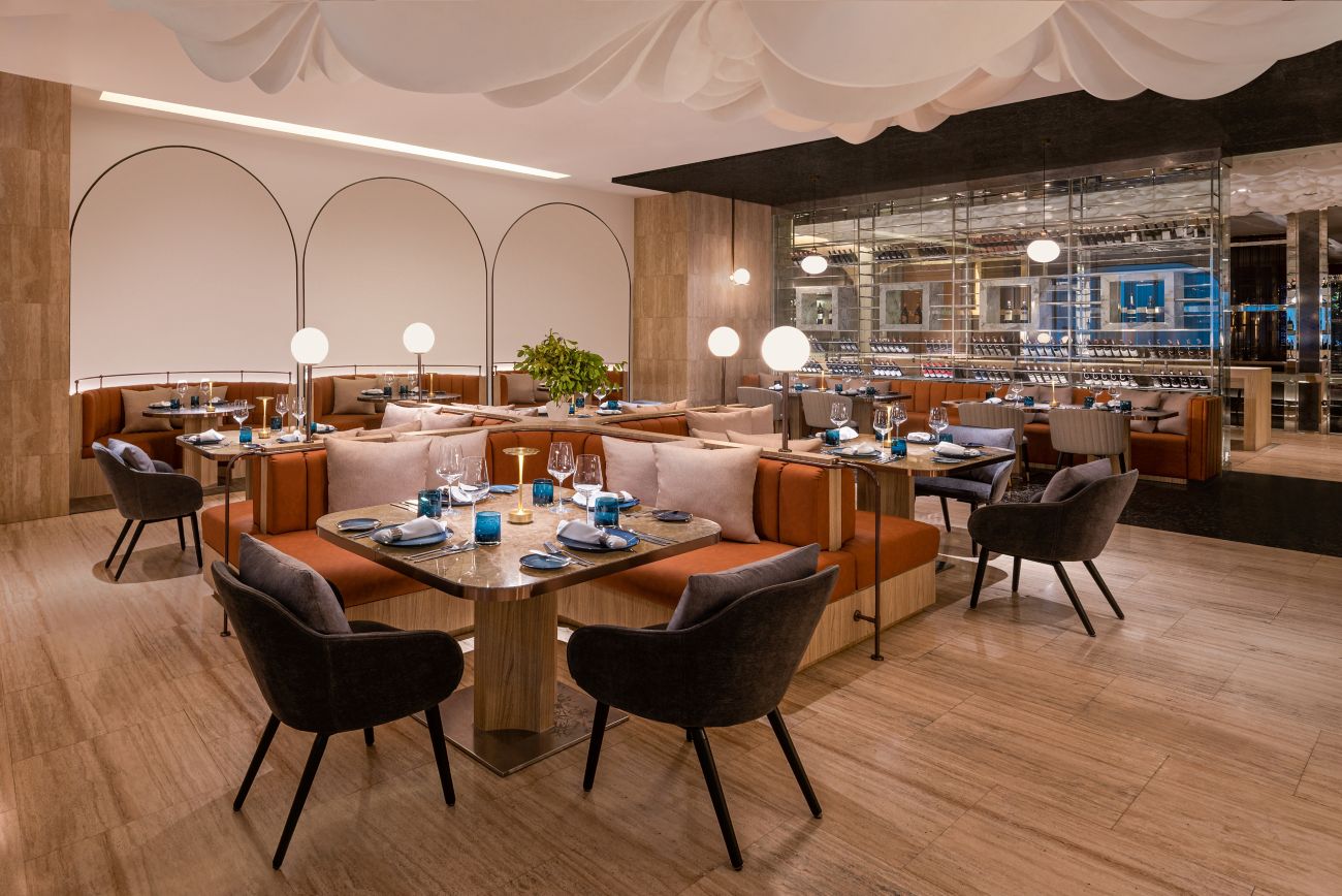 Renaissance Bangkok Ratchaprasong Hotel La Tavola Restaurant