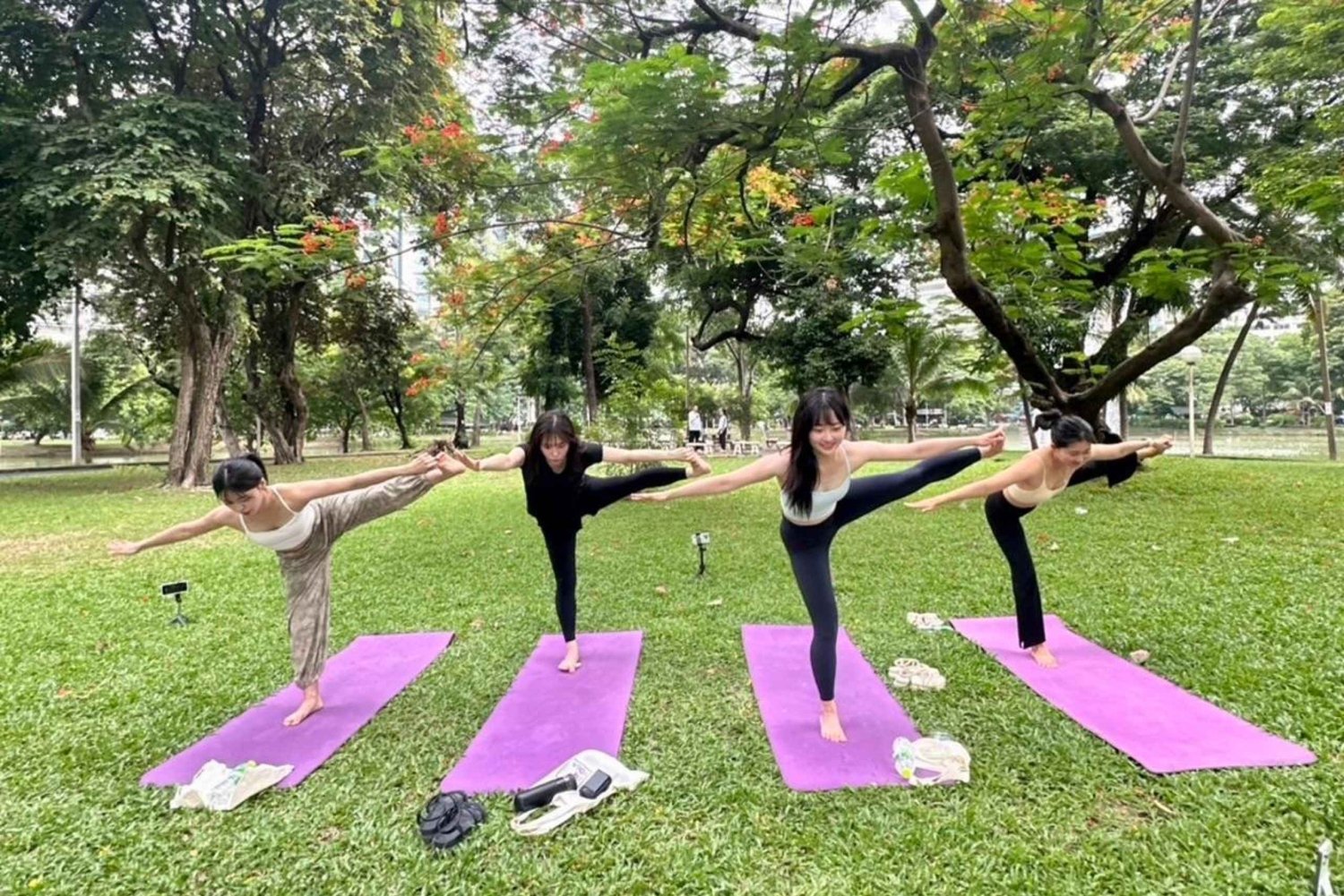 방콕 룸피니 공원에서 즐기는 올레벨 모닝 요가 플로우 by Sati om Yoga