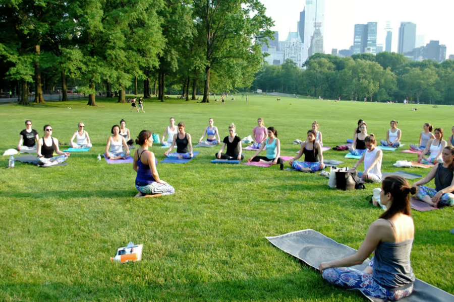 New York : Central Park Yoga Class by The YOGA Trail