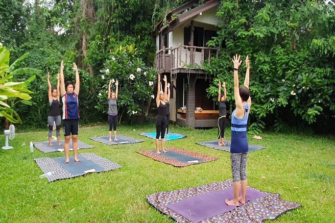 Chiang Mai: Yoga Experience & Wat Phra That Doi Saket Temple Tour
