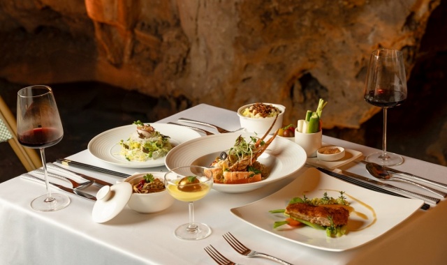 Dragon Pearl Cave Dining Style Show