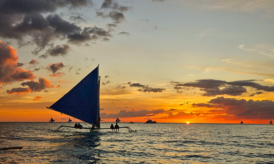 보라카이 화이트 비치 세일링 보트 투어