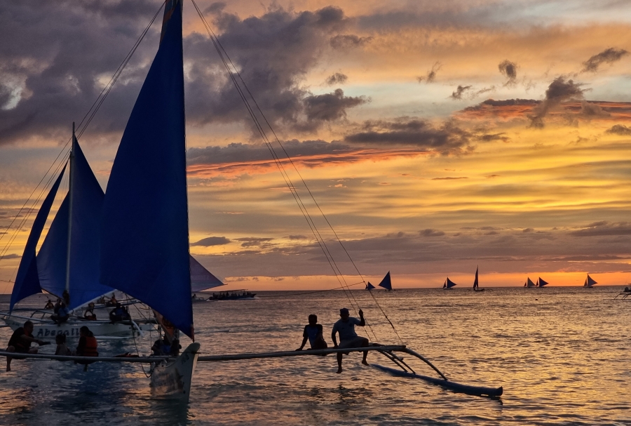 보라카이 화이트 비치 세일링 보트 투어