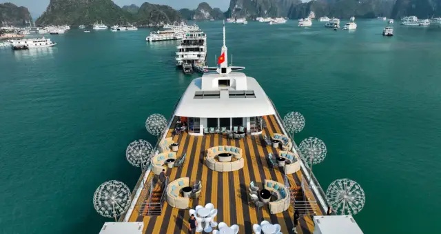 ルナ·ハロン·デイ·クルーズ: ハロン湾、スンソ洞窟、ティートップ島