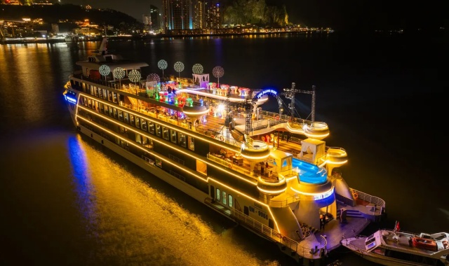 5つ星ルナハロンクルーズで楽しむ特別なダイニング