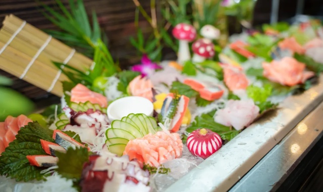 5つ星ルナハロンクルーズで楽しむ特別なダイニング