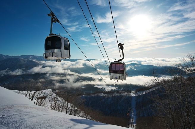Hakuba Iwatake Snow Field Lift Pass + Equipment Rental