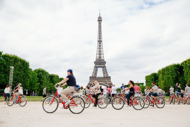 Paris Highlights Bike Tour (WAUG Exclusive)
