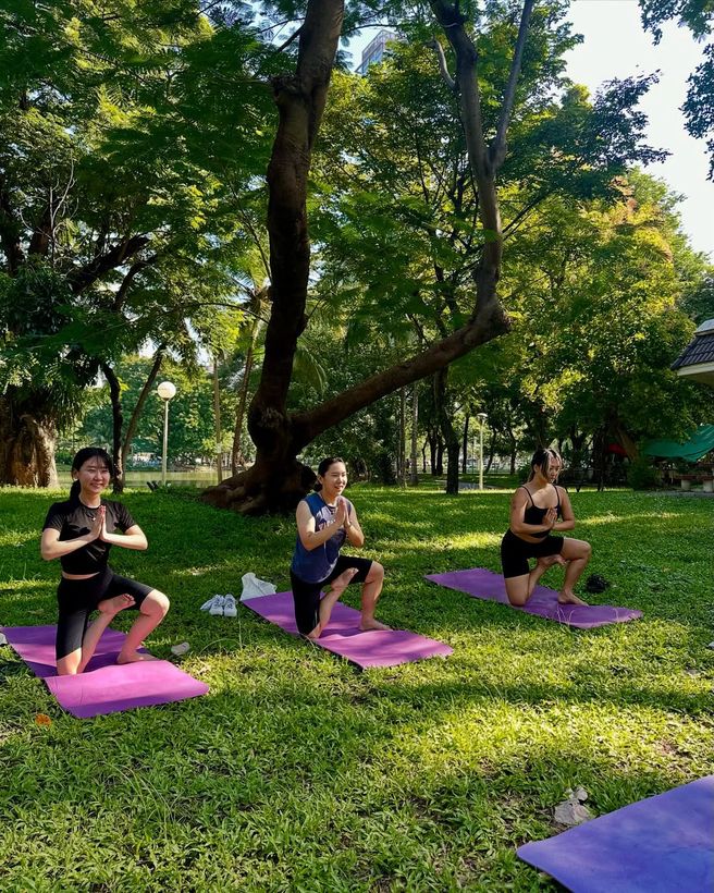 Bangkok: All-Level Morning Yoga Flow in Lumphini Park by Sati om Yoga