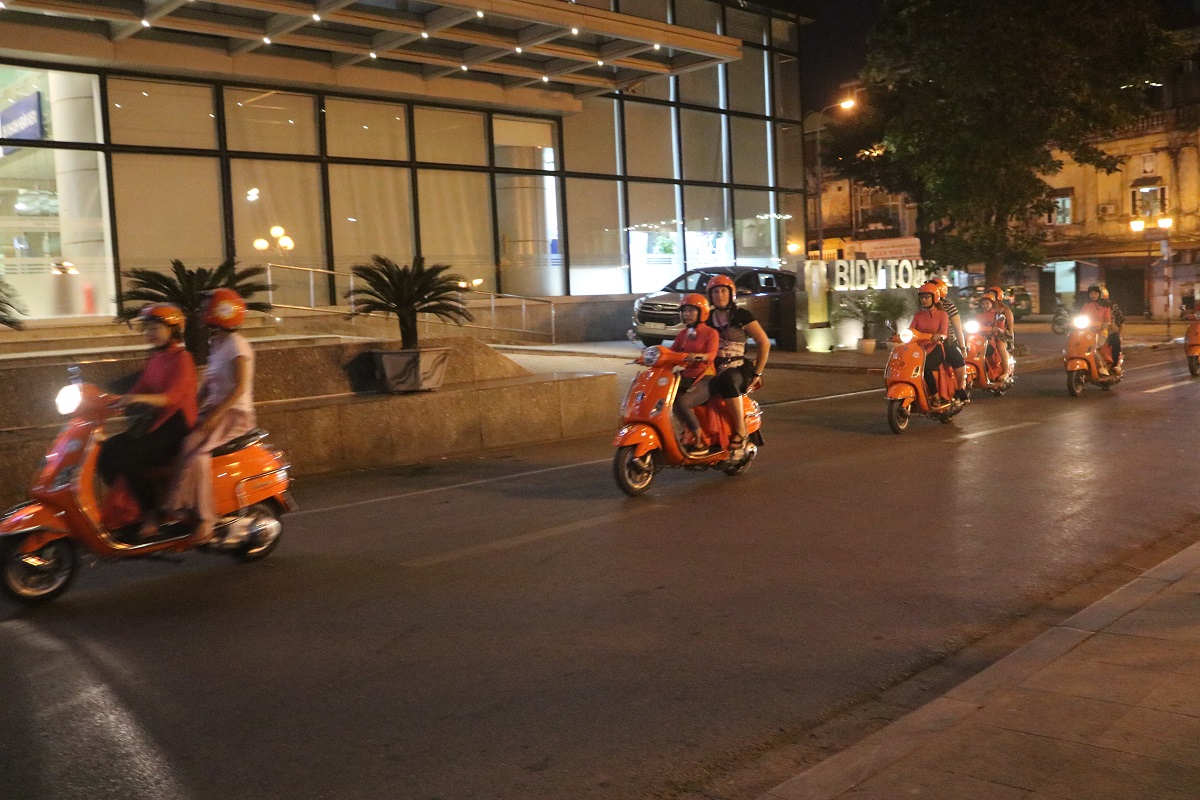 Hanoi: Vespa Street Food Tour