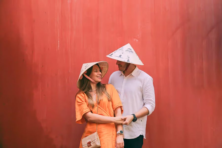 Hoi An: Photo Tour & Walking Pose Guide with Exclusive Photographer