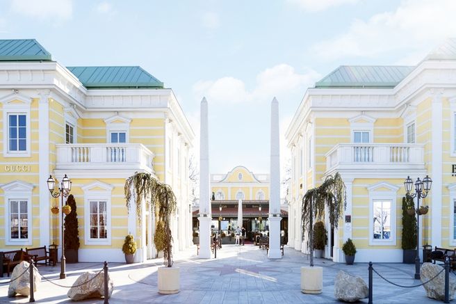 Budapest : Round-trip Shuttle Bus to Parndorf Designer Outlet (Includes 10% Discount Coupon + €5 F&B Voucher)