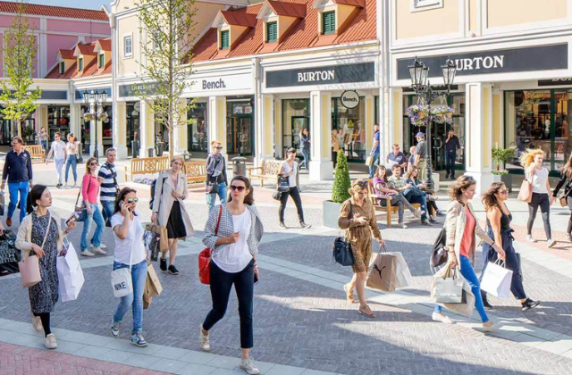 부다페스트 판도르프 아울렛 왕복 셔틀버스 (10% 할인 쿠폰 + €5 F&B 쿠폰 포함) - WAUG Exclusive