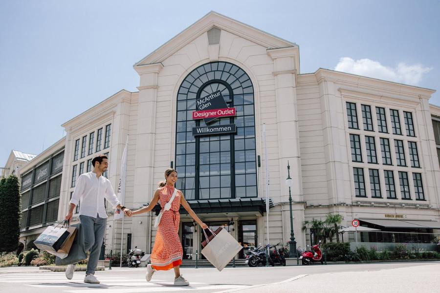 잘츠부르크 홉온 홉오프 버스 투어 & 아울렛 쇼핑 쿠폰 - WAUG Exclusive