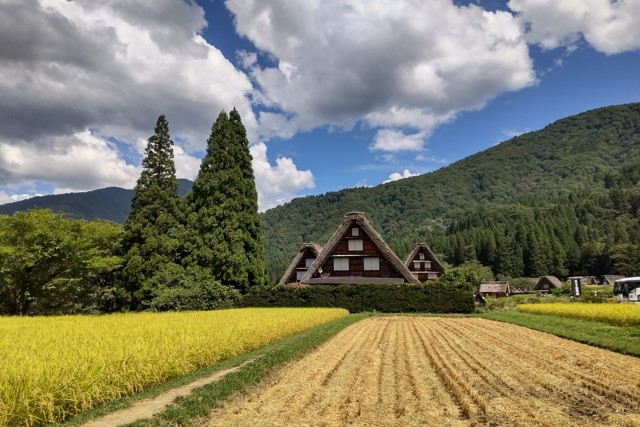 金沢発：白川郷日帰りツアー